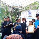  MENERIMA PENGHARGAAN